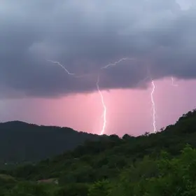 Cotia deve ter um dia com trovões e raios nesta quarta-feira