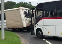 acidente entre ônibus intermunicipal e caminhão