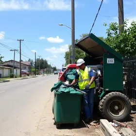 falta de coleta de lixo em Embu das Artes e Cotia